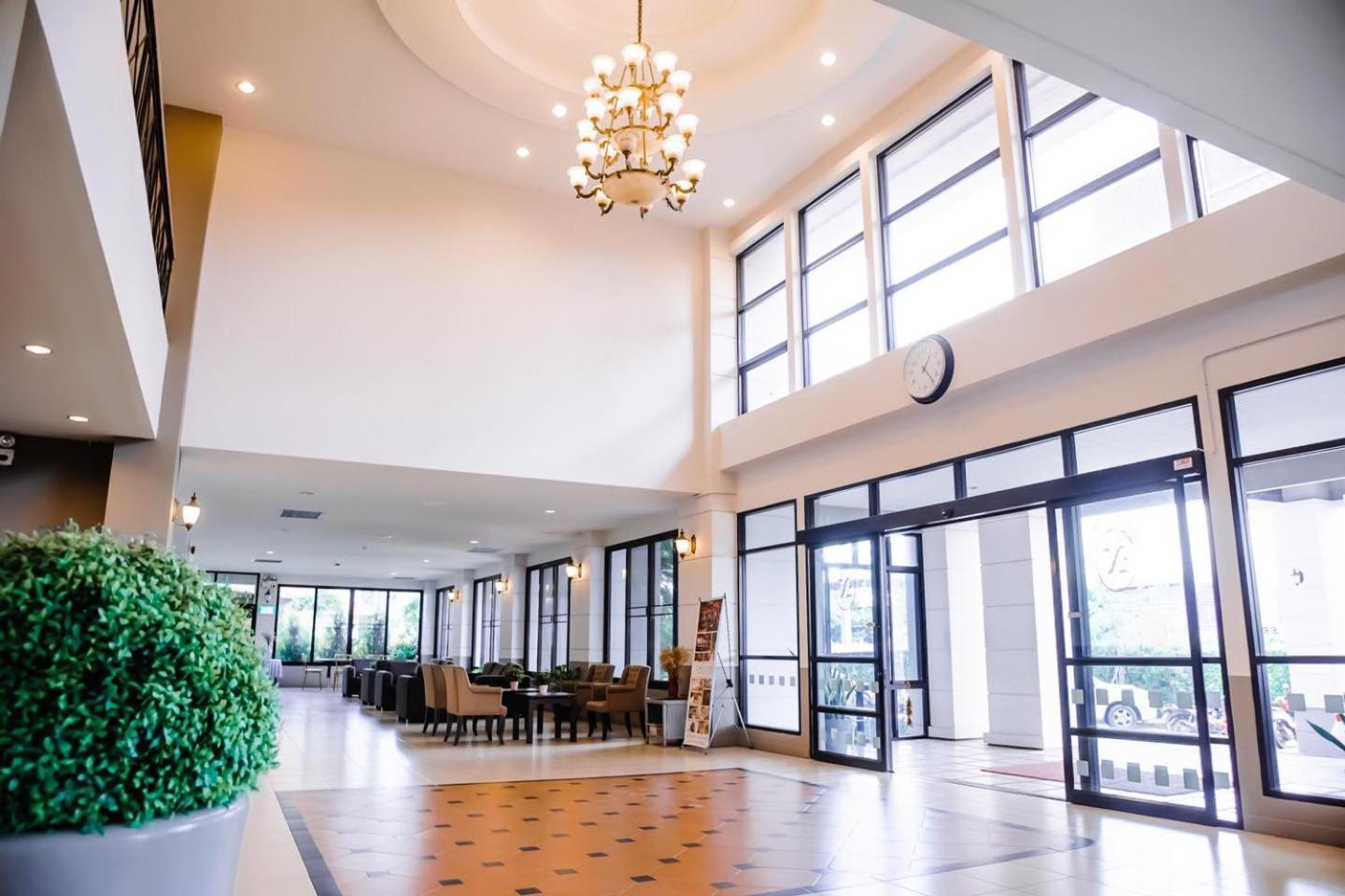 Nipa Garden Hotel Сурат-Тхані Екстер'єр фото