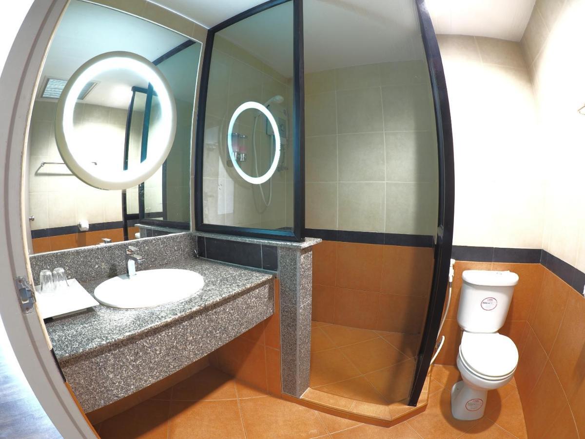 Nipa Garden Hotel Сурат-Тхані Екстер'єр фото